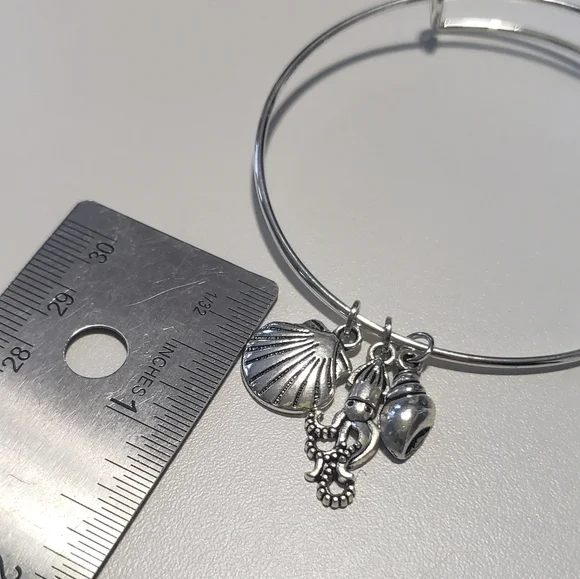 Squid Seashell Charm Bangle Bracelet - Picture 4 of 4